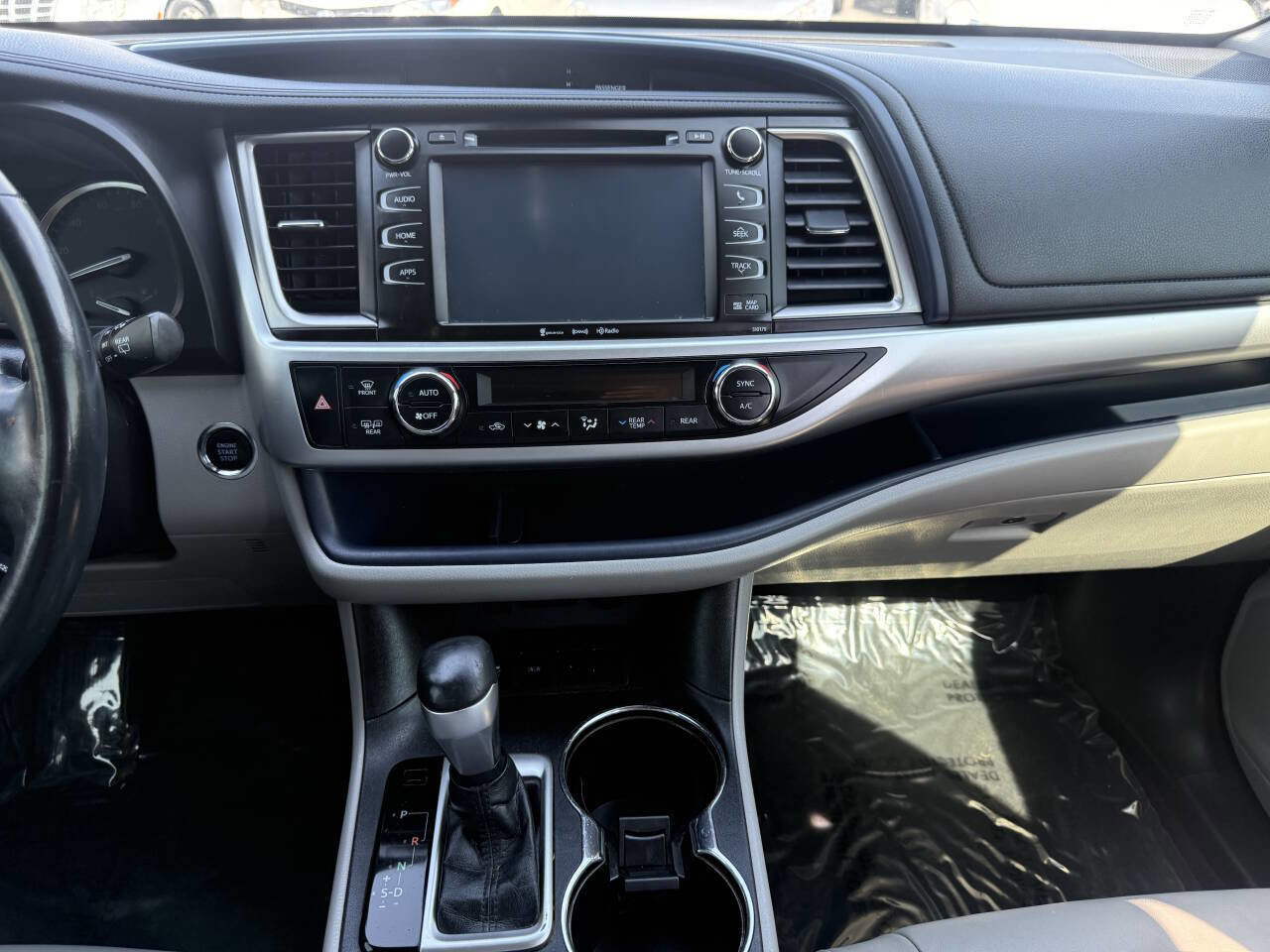 Used 2018 Toyota Highlander XLE image 18
