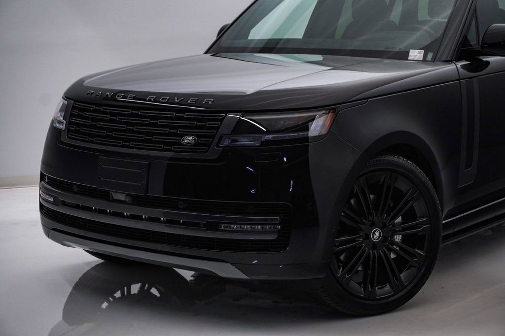 Used 2025 Land Rover Range Rover Long Wheelbase SE AWD/4WD image 4