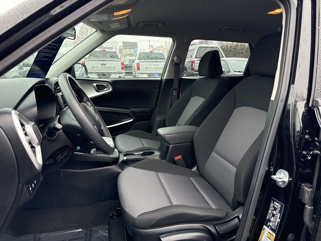 Used 2023 Kia Soul LX image 14