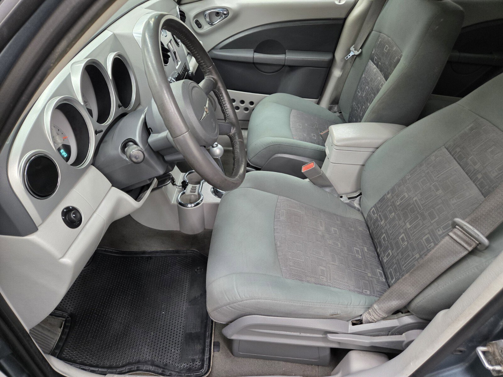 Used 2010 Chrysler PT Cruiser FWD image 6