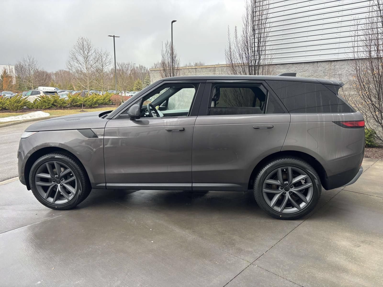 New 2026 Land Rover Range Rover Sport SE AWD/4WD image 8