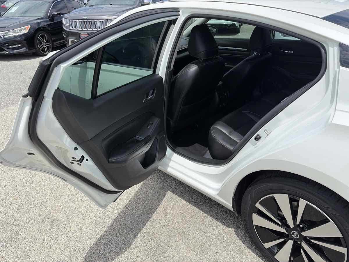 Used 2019 Nissan Altima 2.5 SL FWD image 11