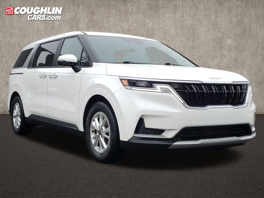 Used 2022 Kia Carnival LX image 1