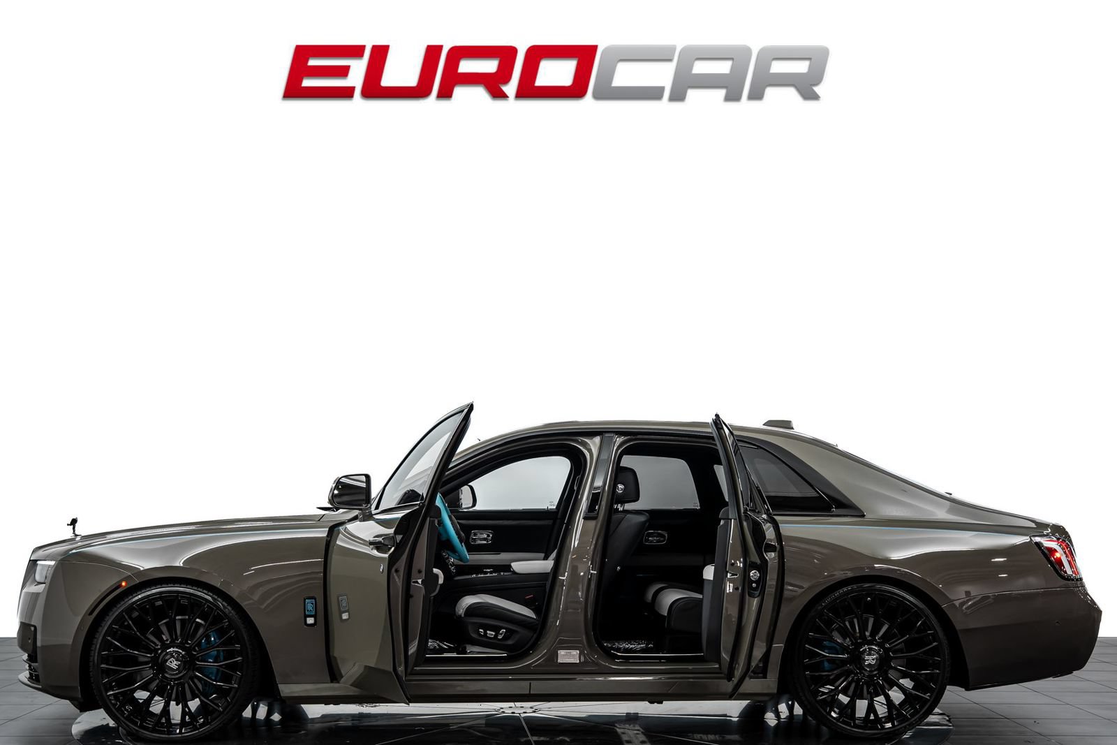 Used 2025 Rolls-Royce Ghost AWD/4WD image 3