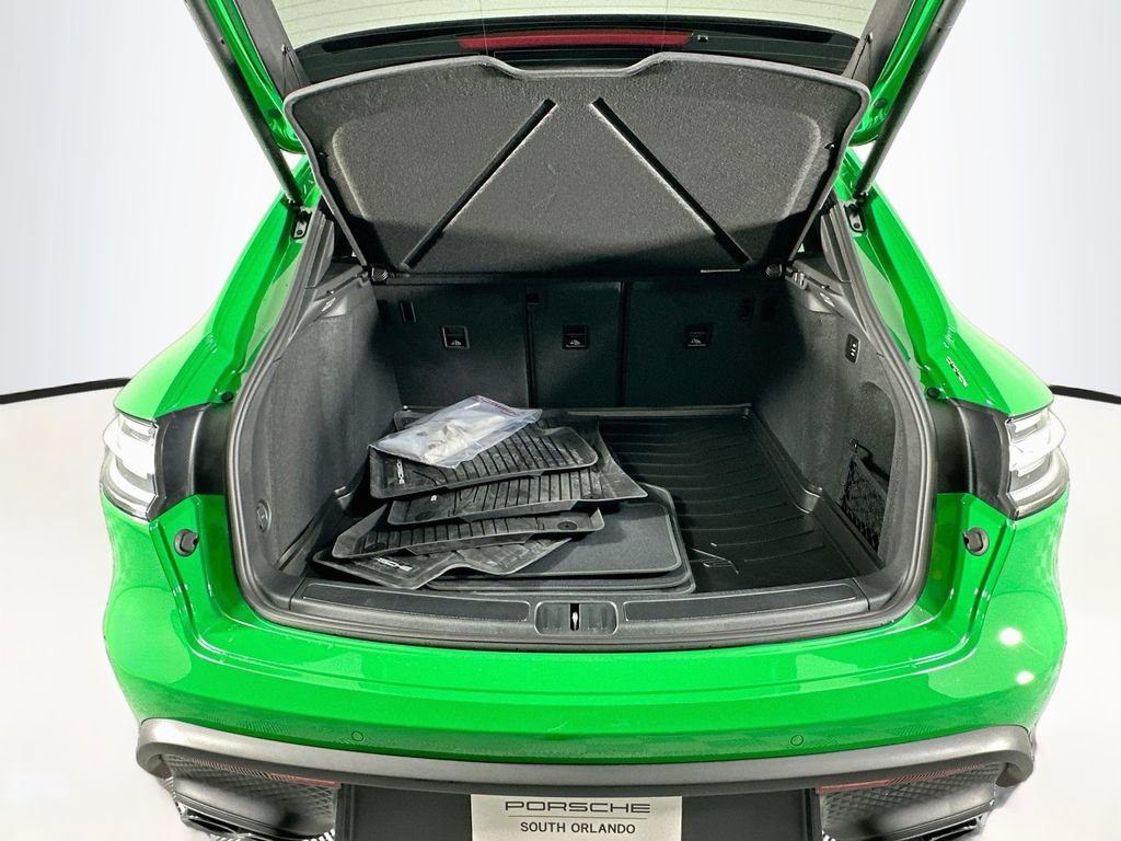 New 2026 Porsche Macan GTS AWD/4WD image 28
