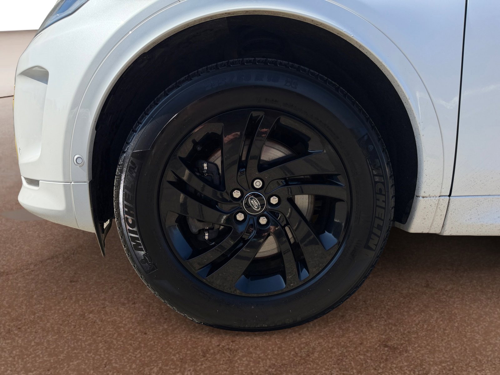 Used 2024 Land Rover Discovery Sport S image 9