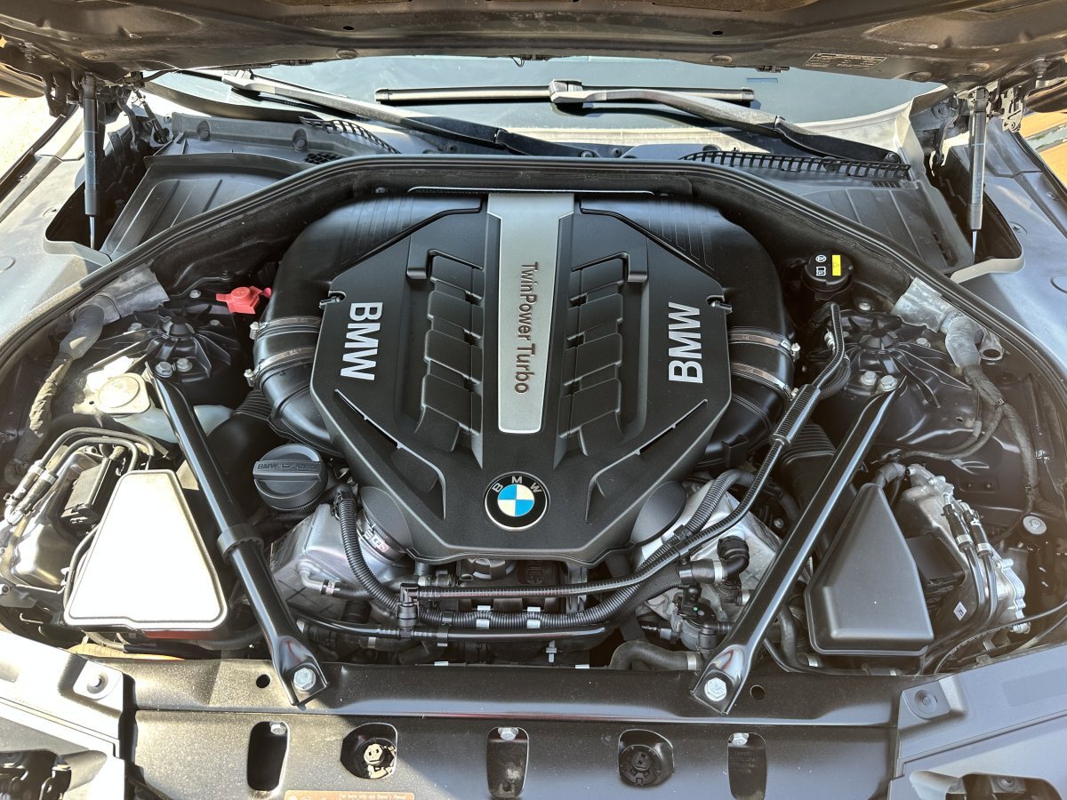 Used 2014 BMW 750Li RWD image 40