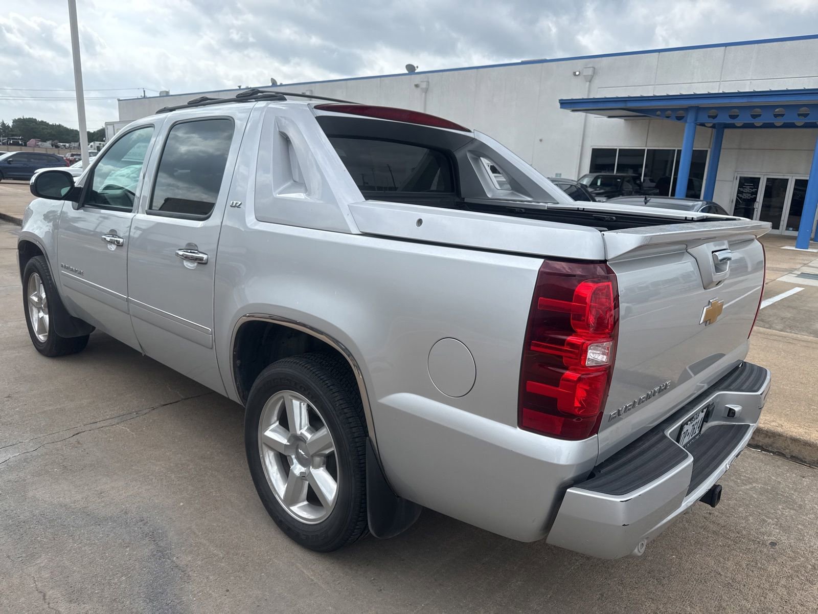 Used 2012 Chevrolet Avalanche LTZ AWD/4WD image 3