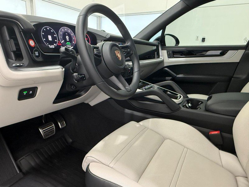 Certified 2025 Porsche Cayenne S AWD/4WD image 4