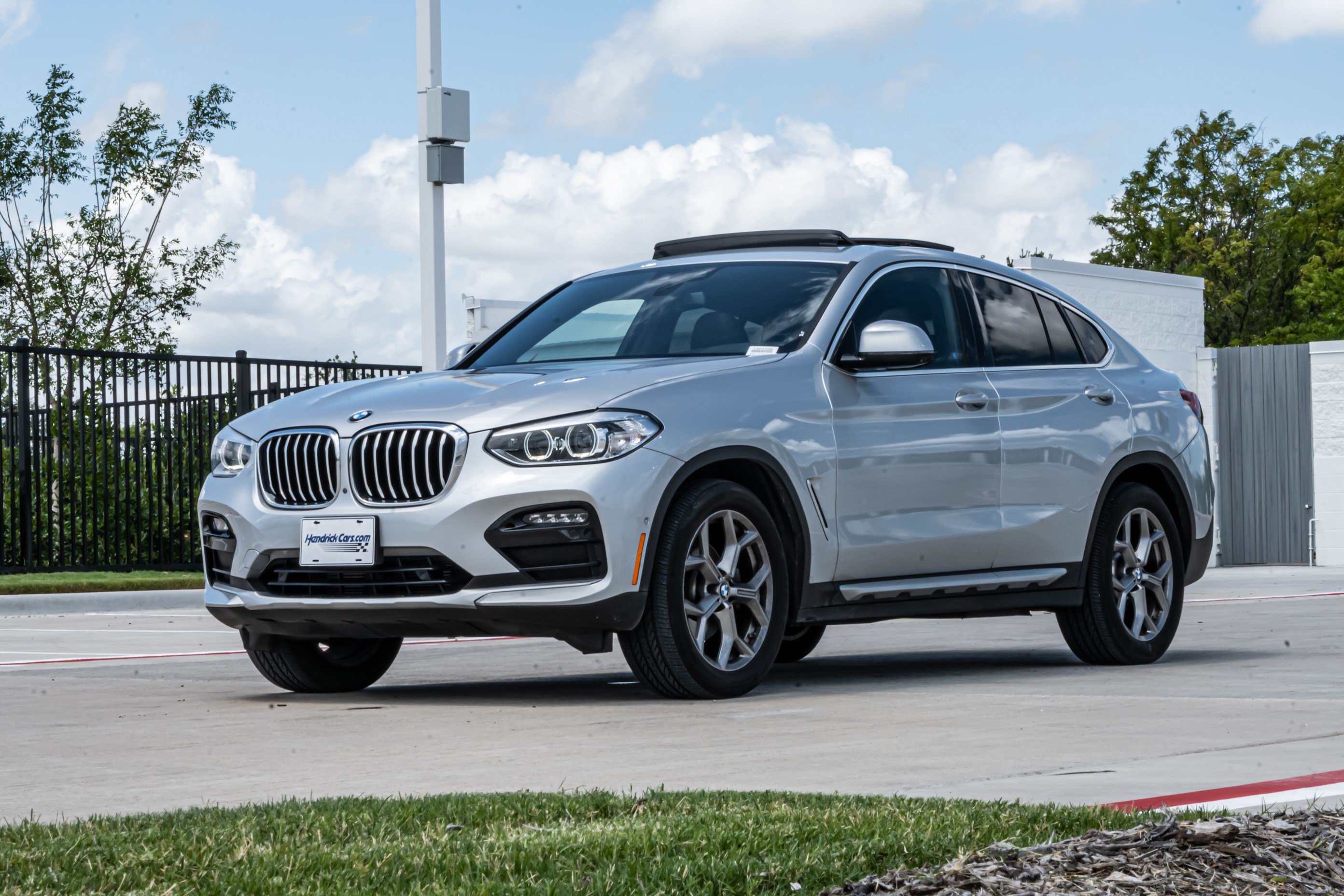 Used 2021 BMW X4 xDrive30i w/ Premium Package AWD/4WD image 5