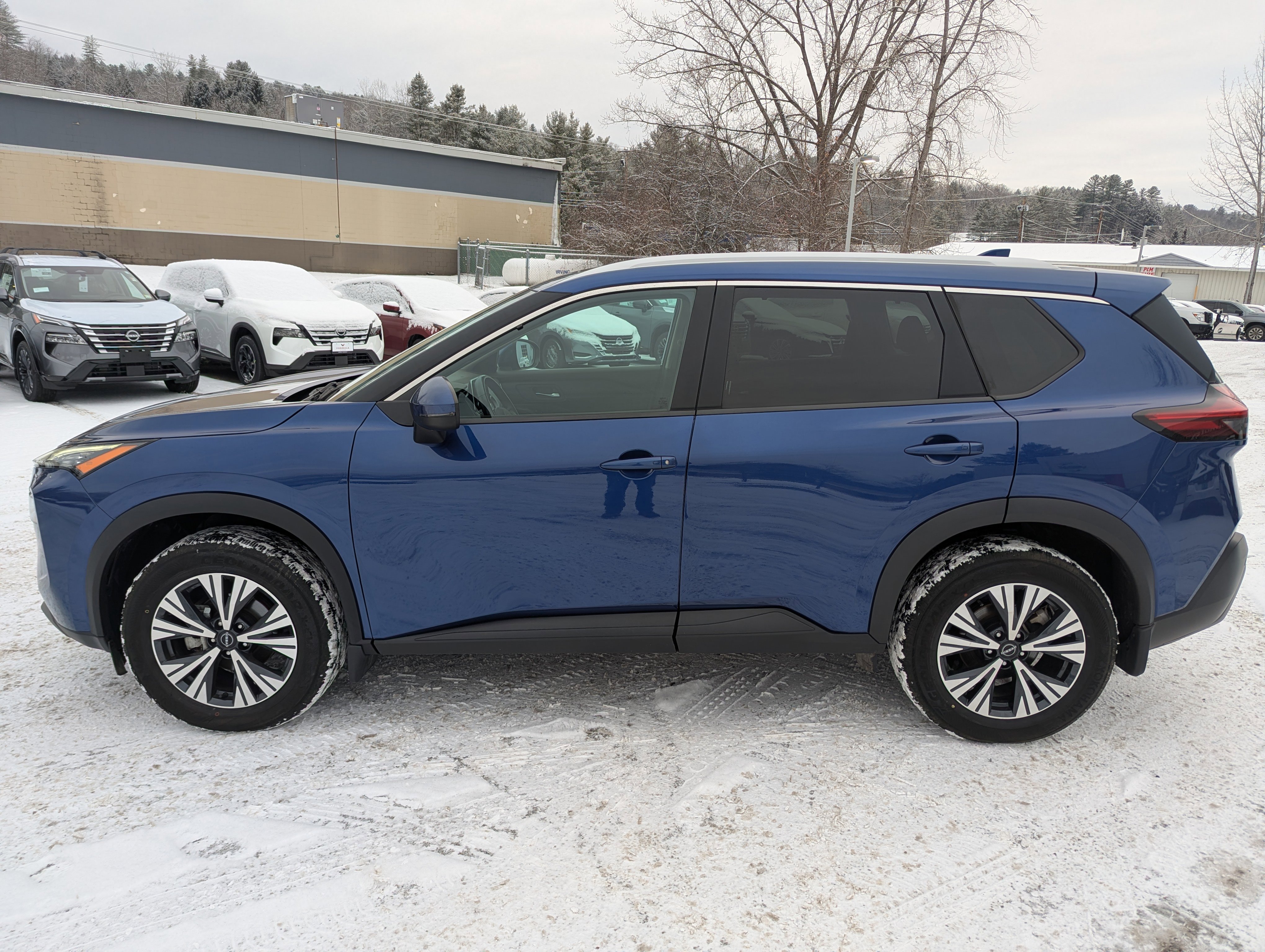 Used 2023 Nissan Rogue SV w/ SV Premium Package image 4