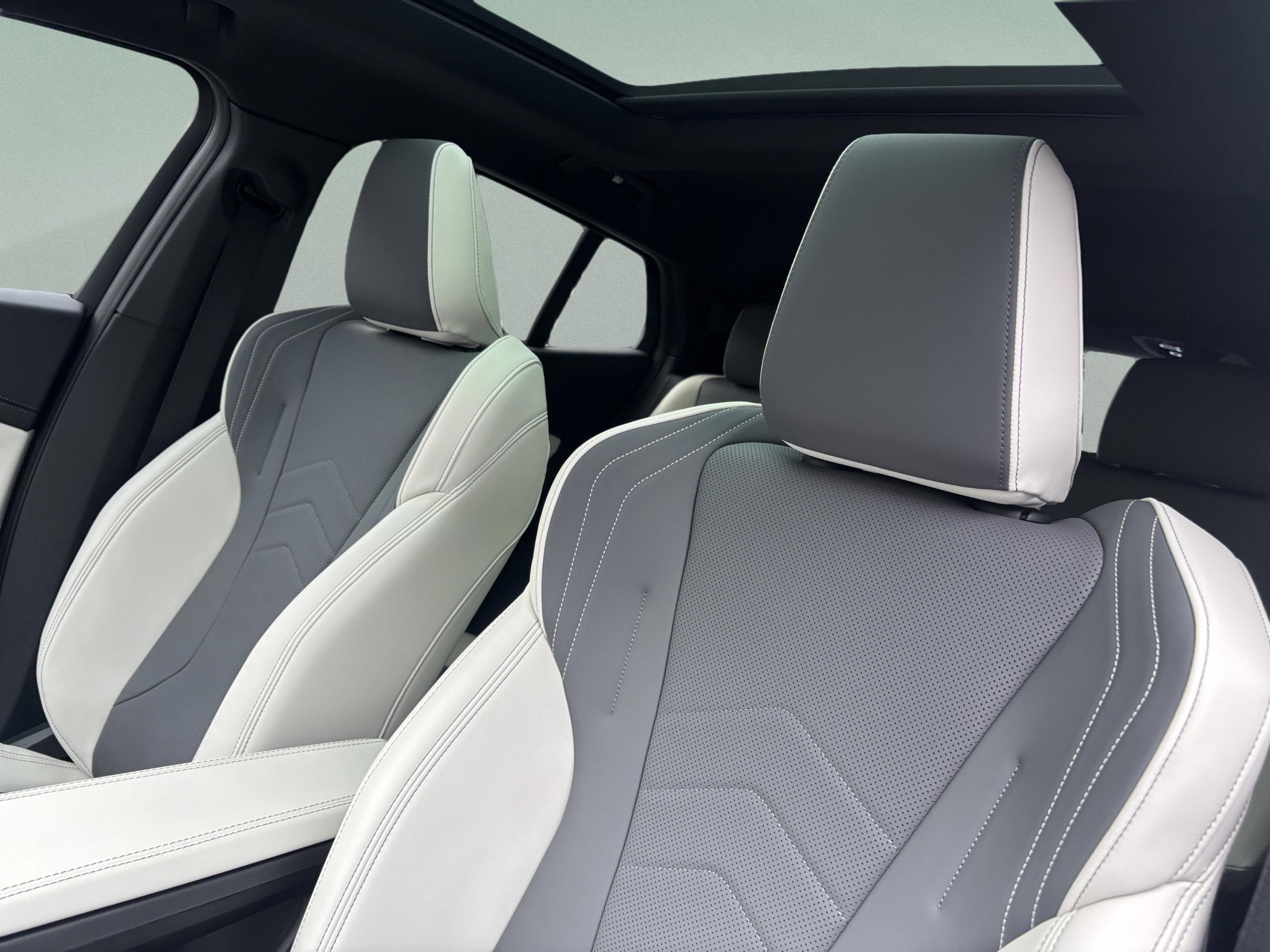 Used 2026 BMW X2 xDrive28i w/ Technology Package image 10