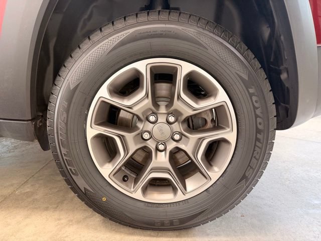 Used 2020 Jeep Cherokee Trailhawk w/ Comfort & Convenience Group AWD/4WD image 15
