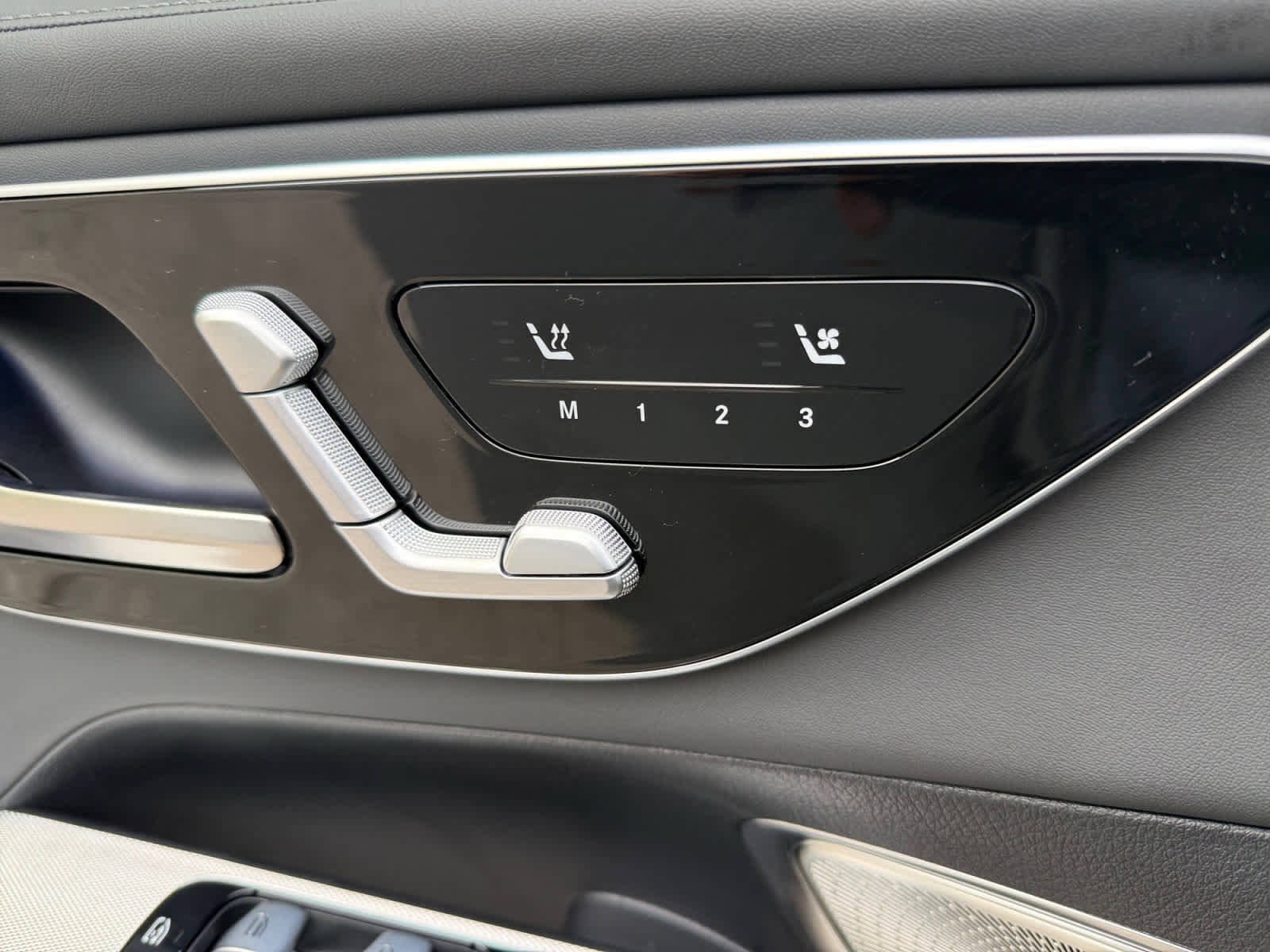 Used 2025 Mercedes-Benz GLC 63 AMG S image 25