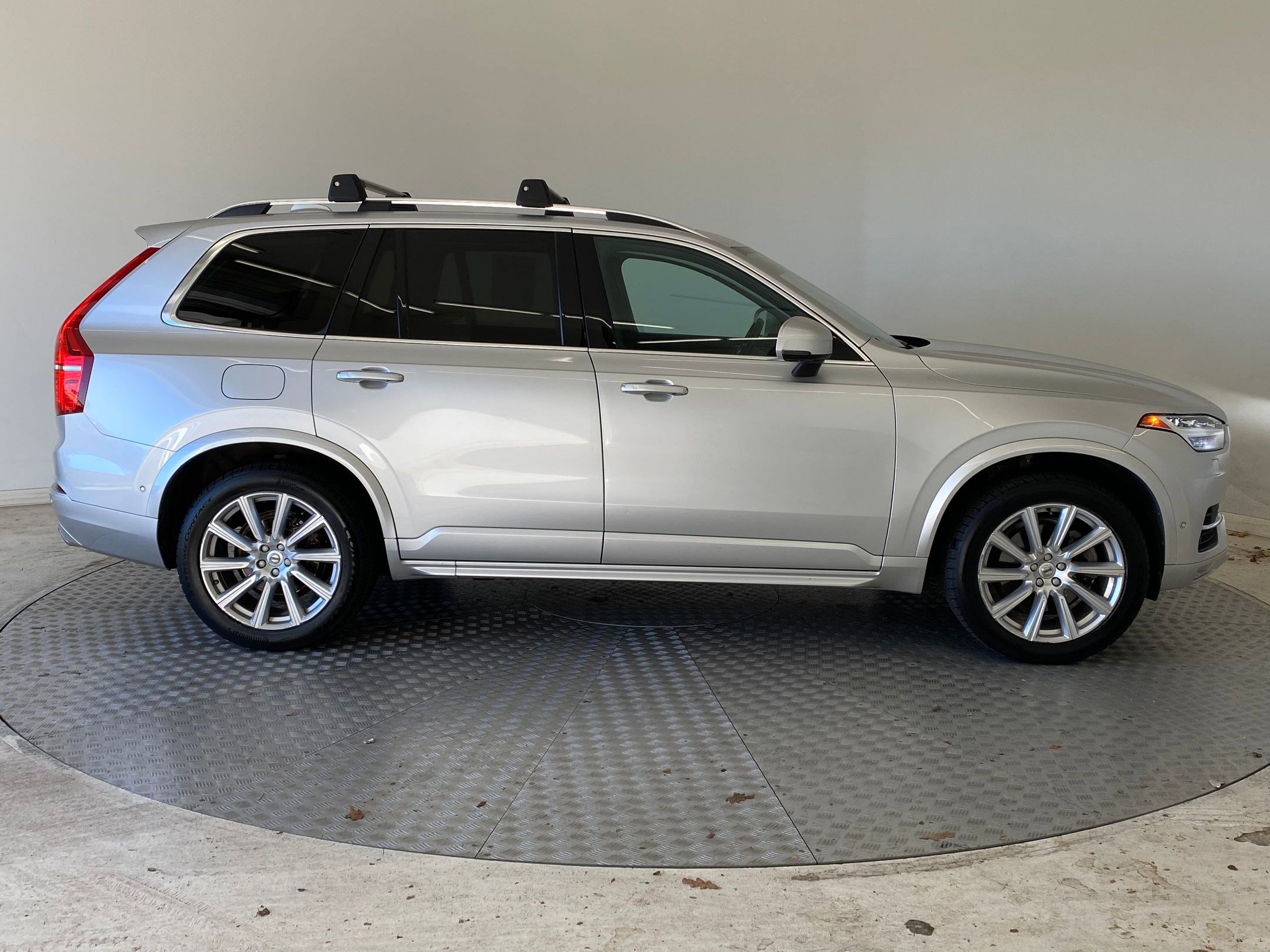 Used 2017 Volvo XC90 T6 Momentum w/ Vision Package image 7