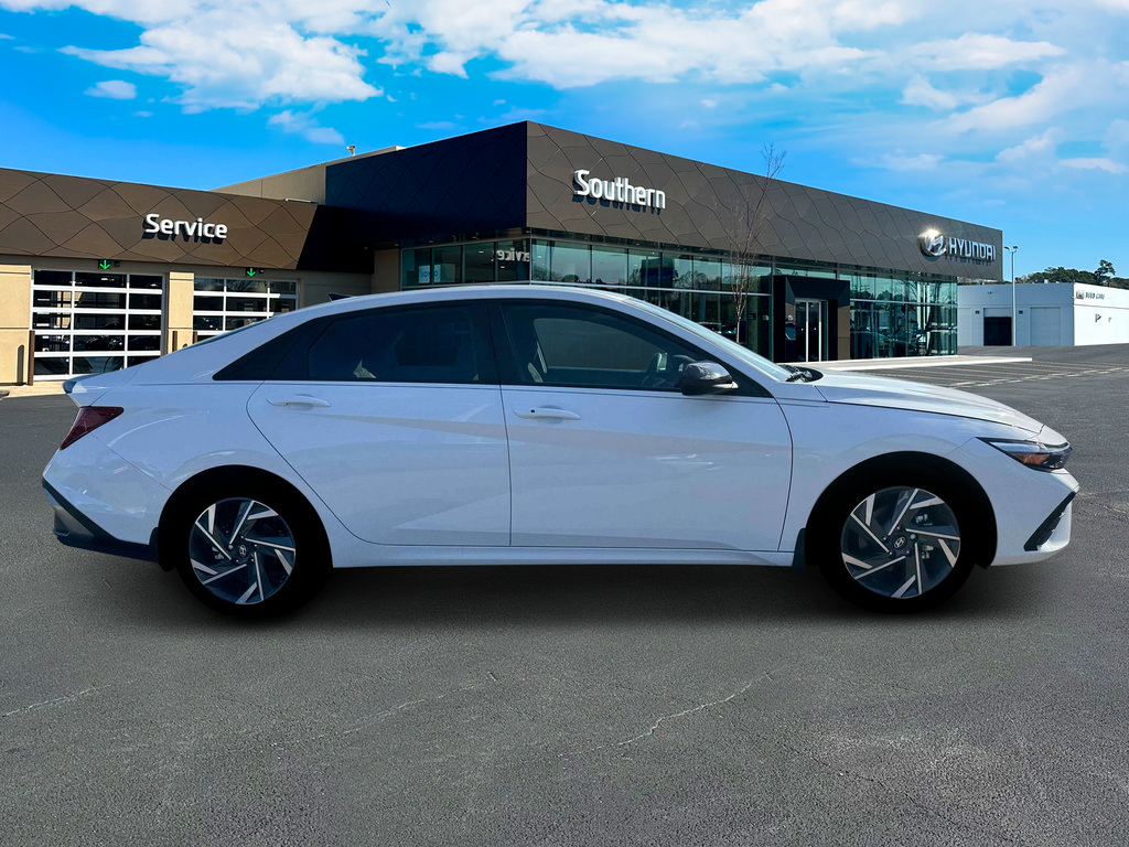 New 2025 Hyundai Elantra SEL FWD image 10