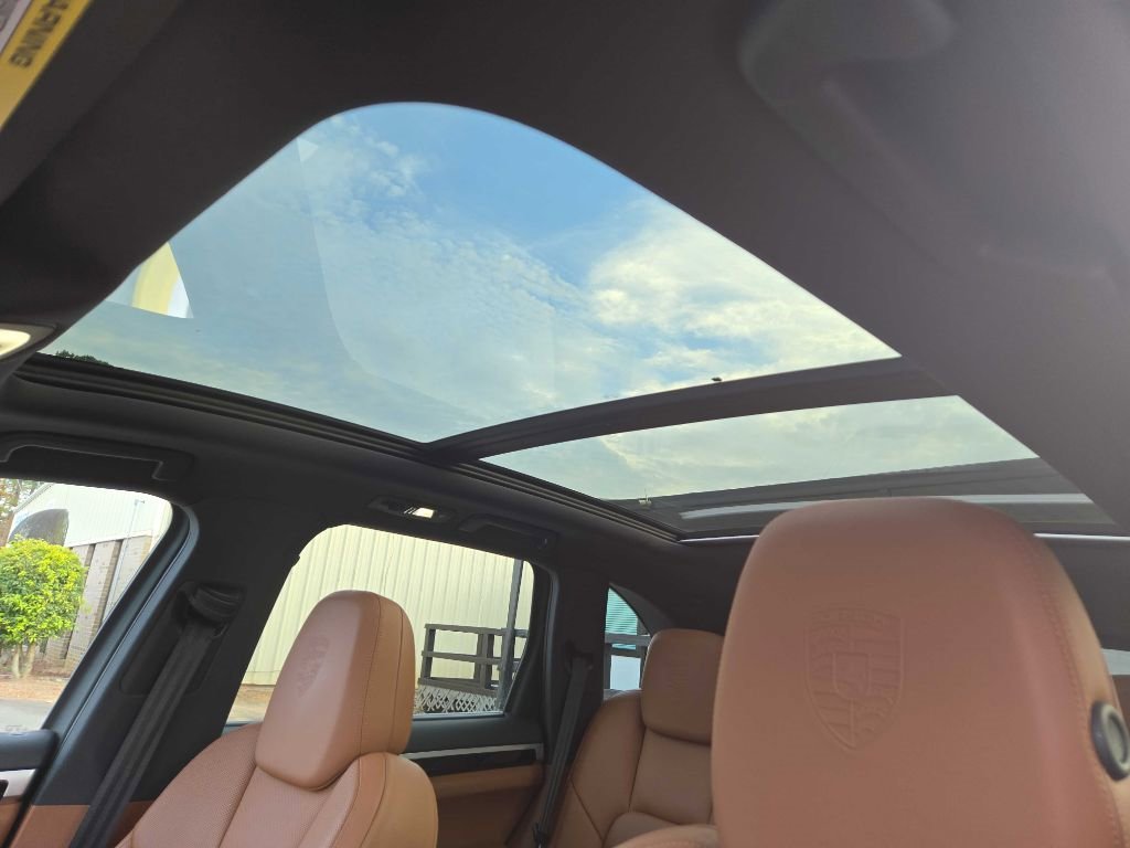 Used 2017 Porsche Cayenne Platinum Edition image 34