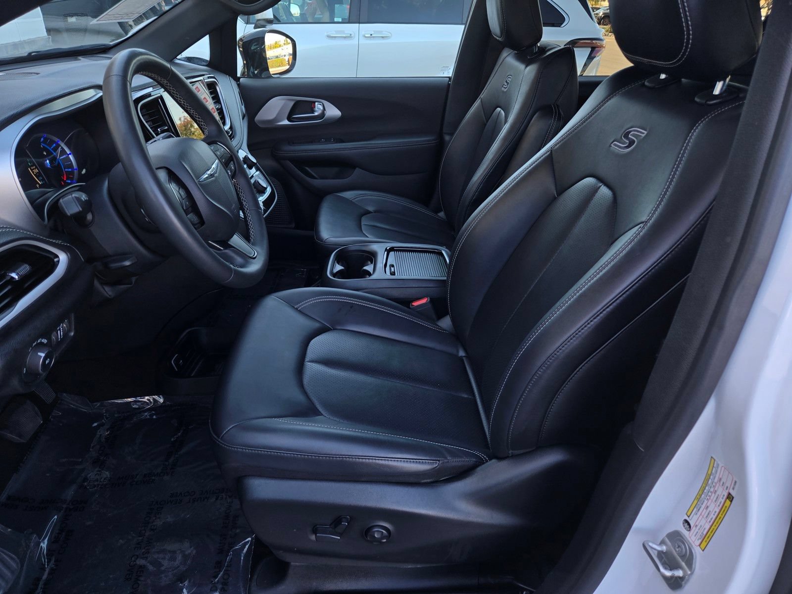 Used 2024 Chrysler Pacifica Limited FWD image 17