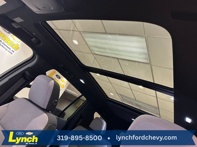 New 2027 Chevrolet Traverse LT w/ Sun and Wheel Package AWD/4WD image 4