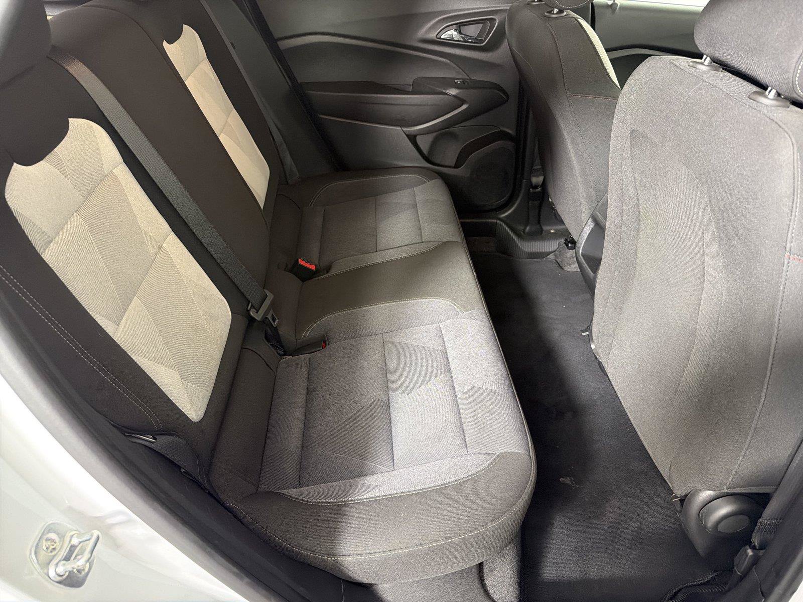 Used 2024 Chevrolet Trax RS w/ Sunroof Package FWD image 13