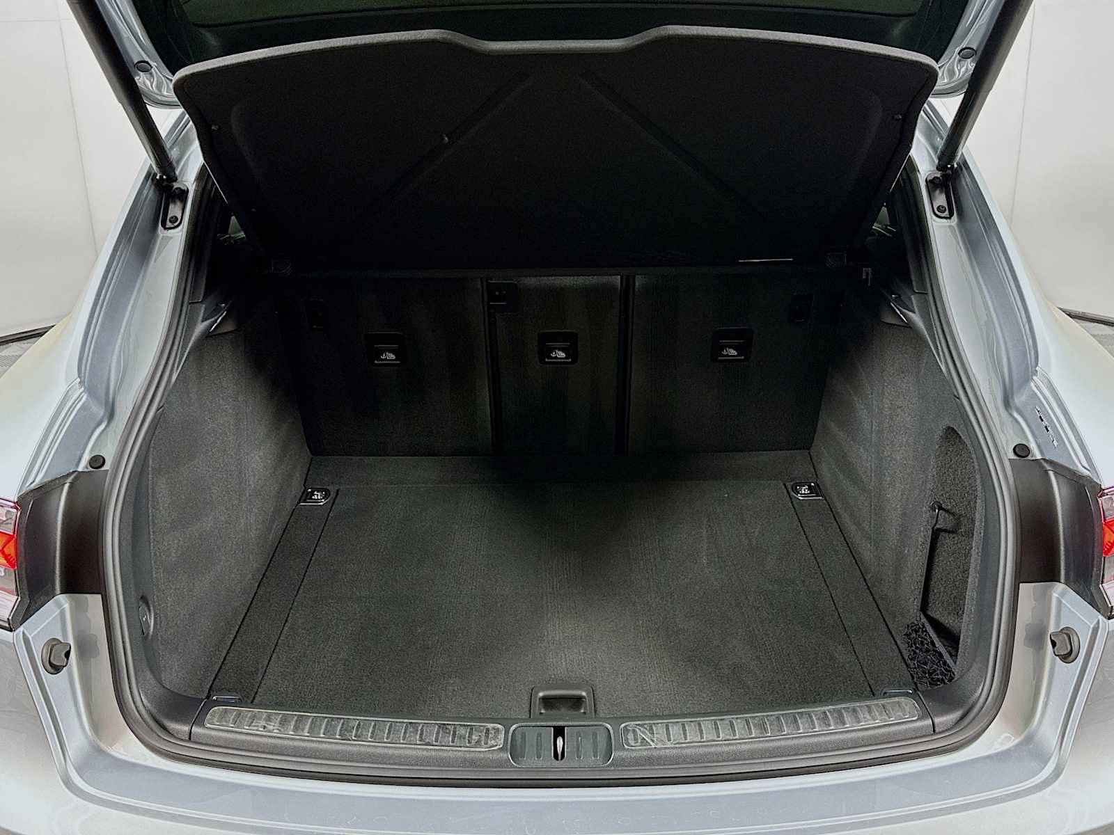 Certified 2026 Porsche Macan AWD/4WD image 27