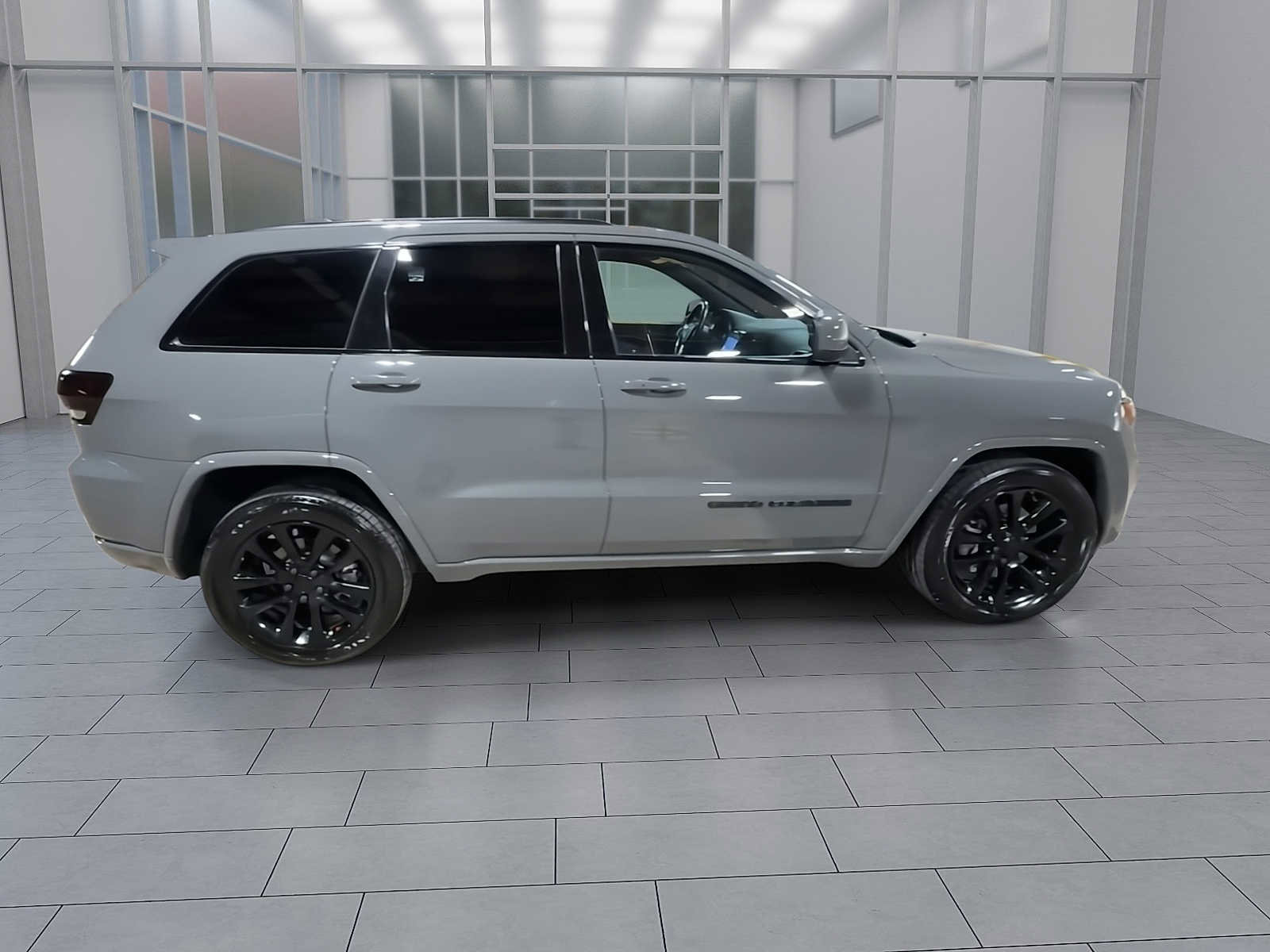Used 2021 Jeep Grand Cherokee Laredo X image 9