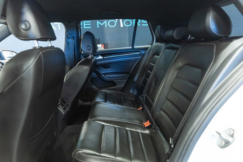 Used 2016 Volkswagen Golf R 4-Door image 10