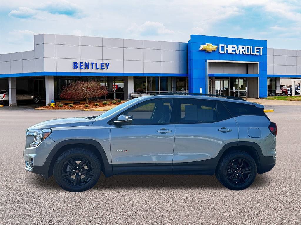 Used 2024 GMC Terrain AT4 image 2