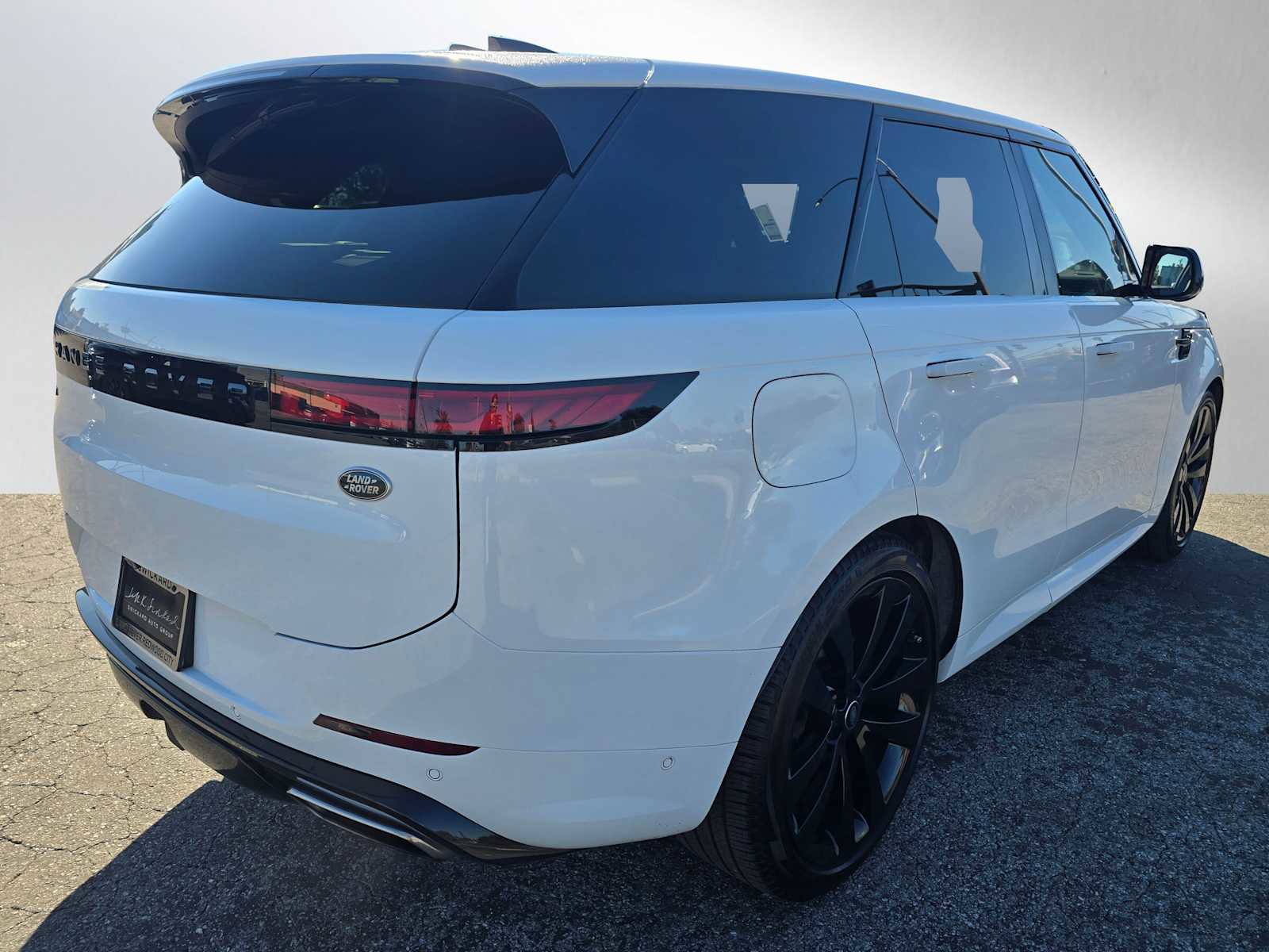 Used 2023 Land Rover Range Rover Sport SE Dynamic image 5