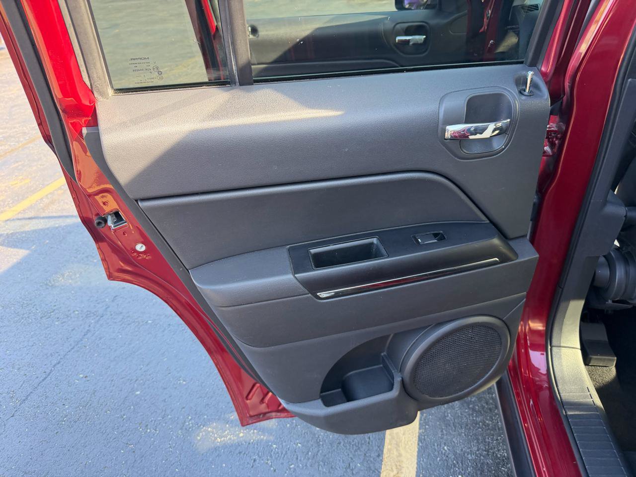 Used 2012 Jeep Patriot Limited w/ Sun/Sound Group AWD/4WD image 28