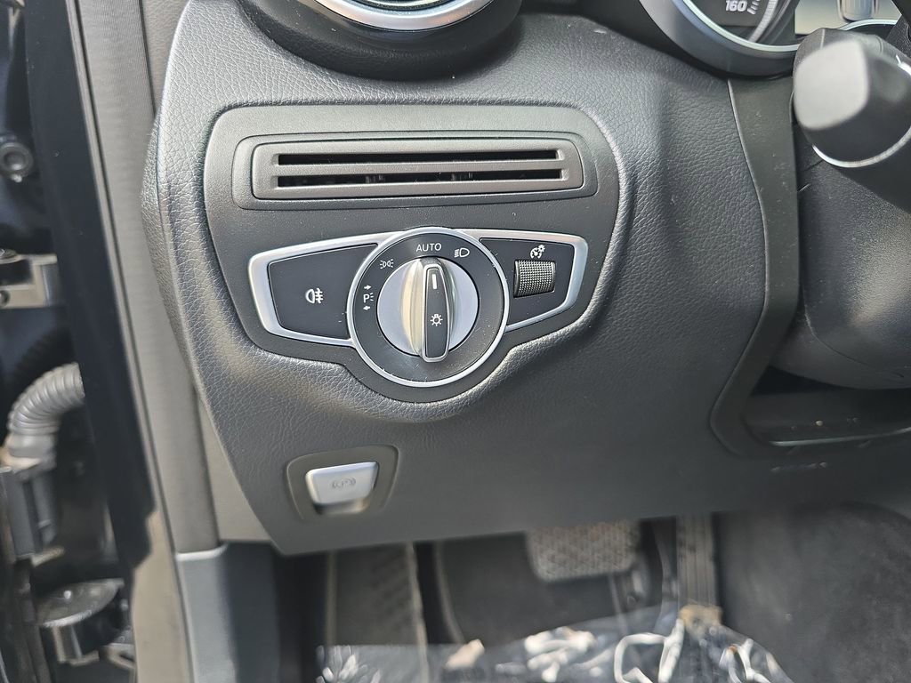 Used 2019 Mercedes-Benz GLC 300 4MATIC image 20