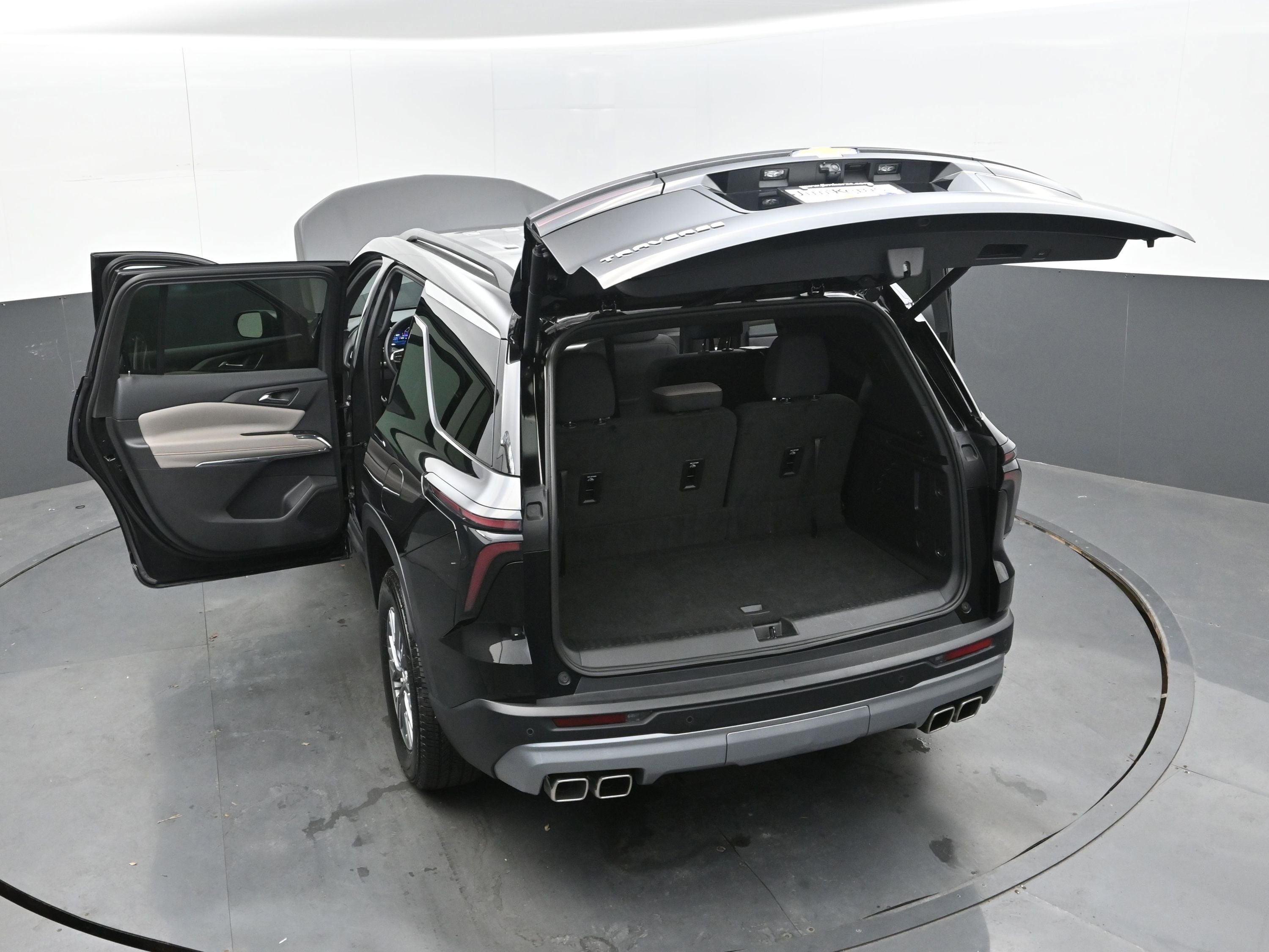 Certified 2025 Chevrolet Traverse LT image 45