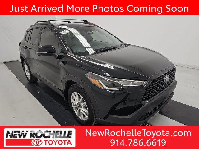 Used 2025 Toyota Corolla Cross LE AWD/4WD image 1