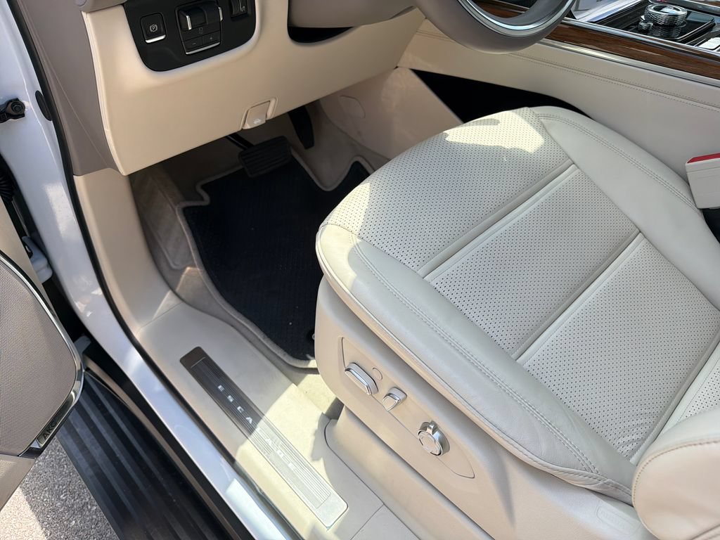 Certified 2026 Cadillac Escalade Platinum Sport w/ LPO, ONYX Package AWD/4WD image 23