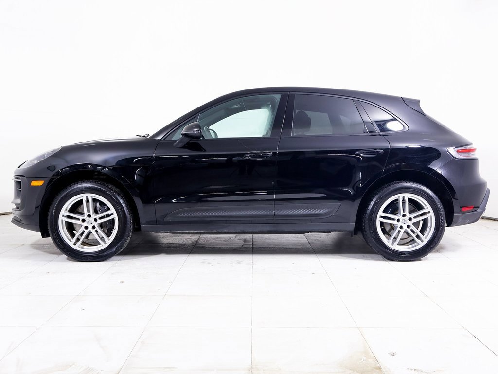 Used 2025 Porsche Macan image 2