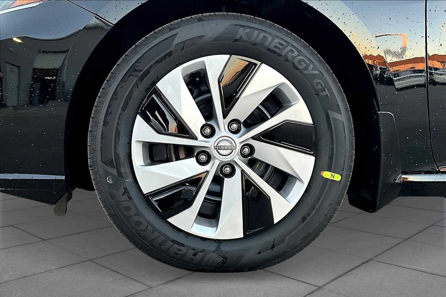 New 2025 Nissan Altima 2.5 S image 9