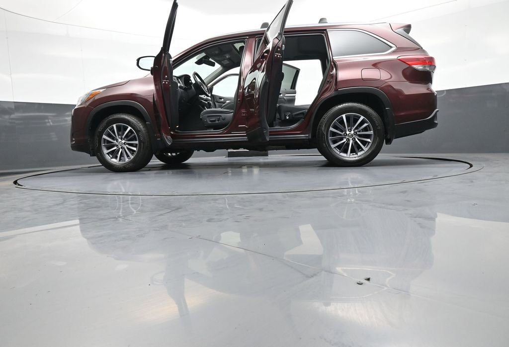 Certified 2019 Toyota Highlander XLE AWD/4WD image 51