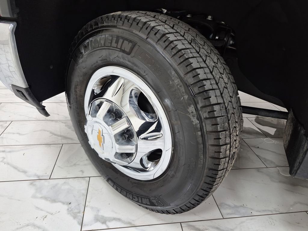 Used 2025 Chevrolet Silverado 3500 LTZ w/ LTZ Texas Edition image 34