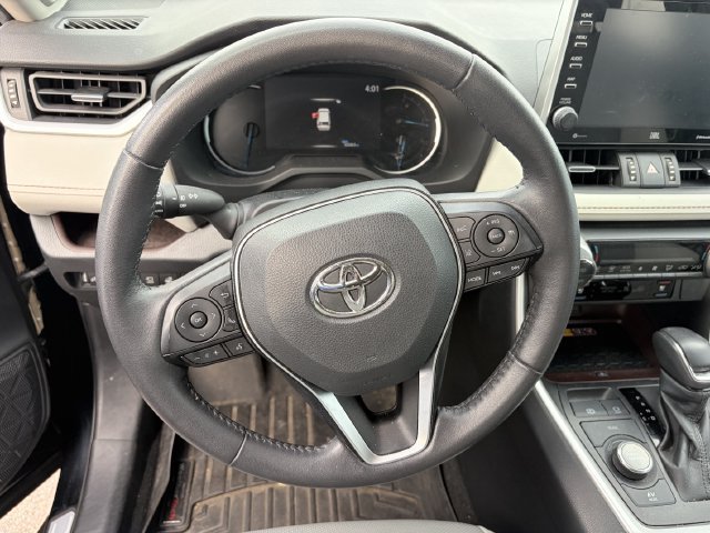 Used 2022 Toyota RAV4 Limited AWD/4WD image 9
