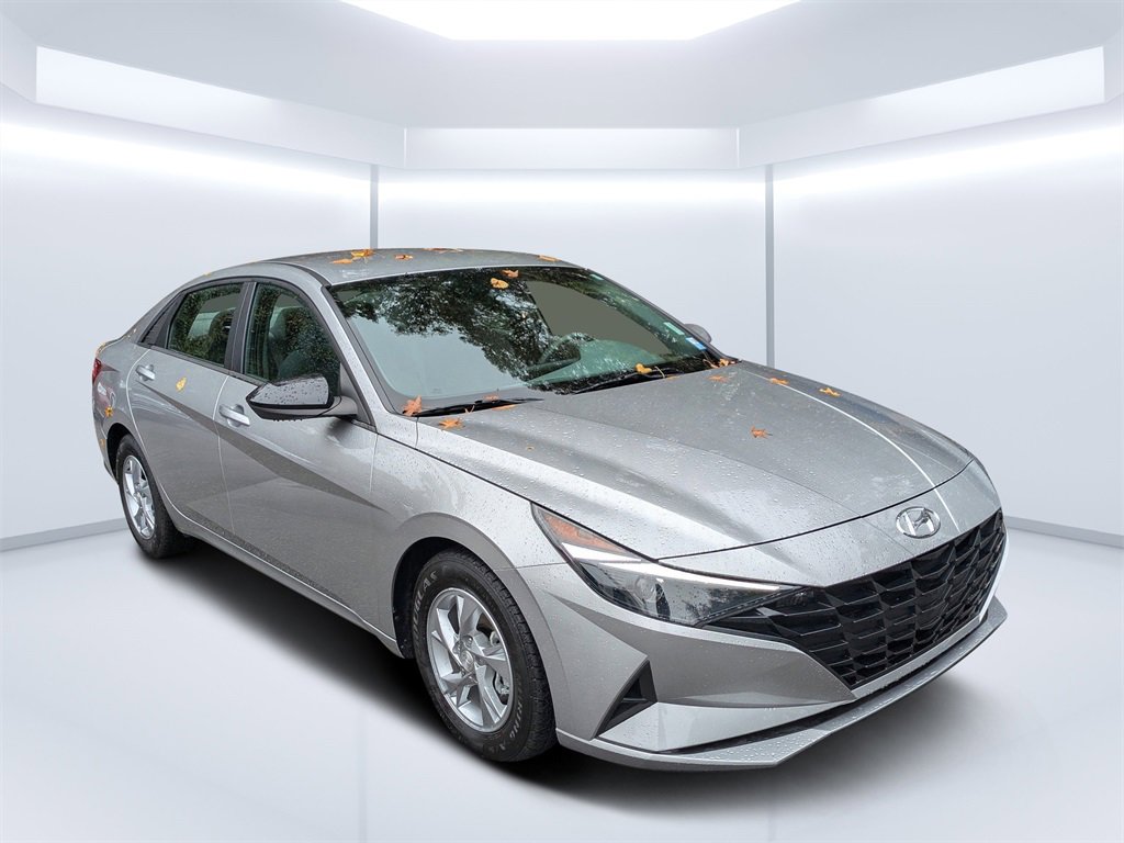 Used 2023 Hyundai Elantra SE w/ Cargo Package image 1