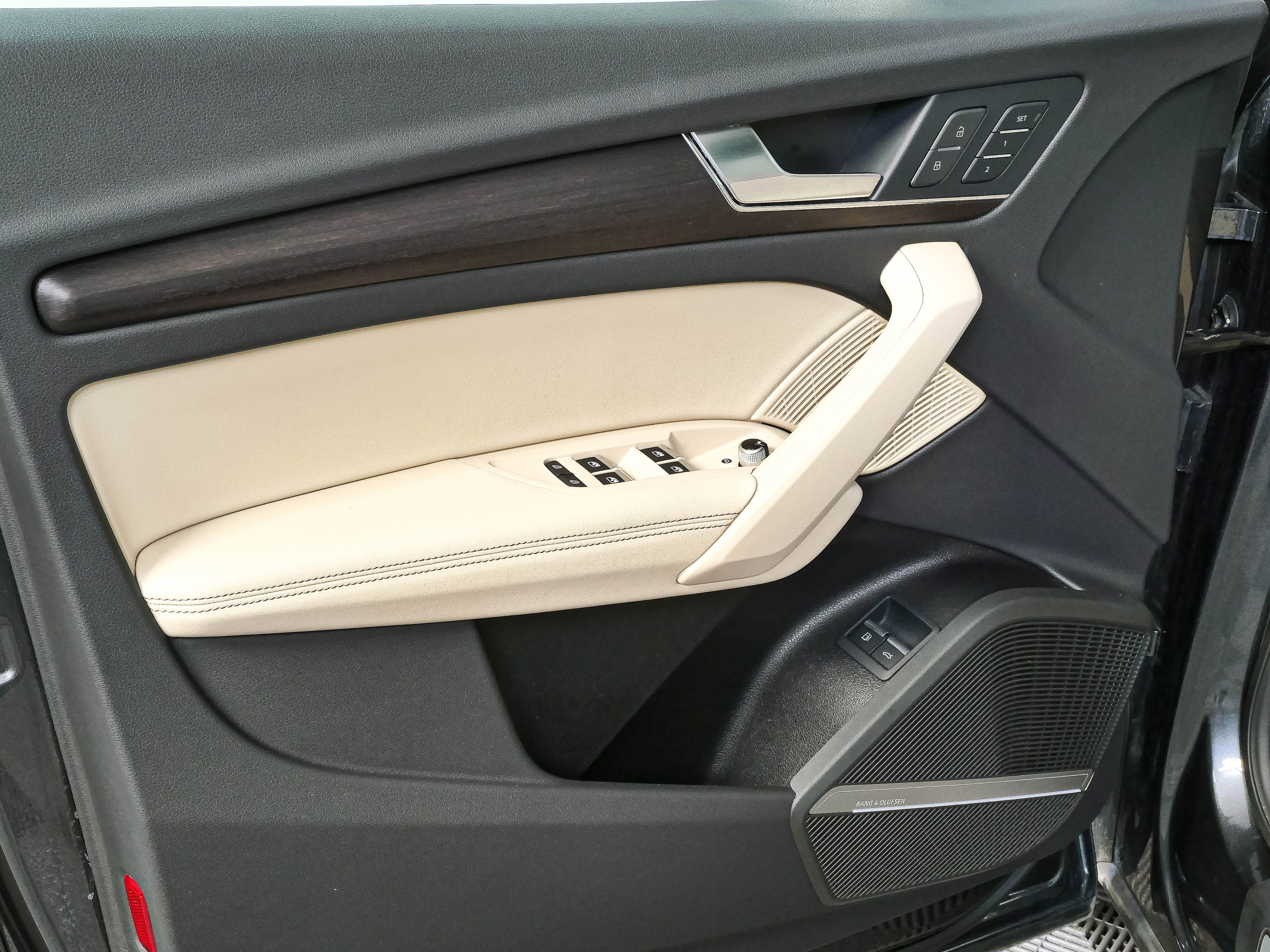 Used 2023 Audi Q5 e Premium Plus w/ Premium Plus Package AWD/4WD image 15