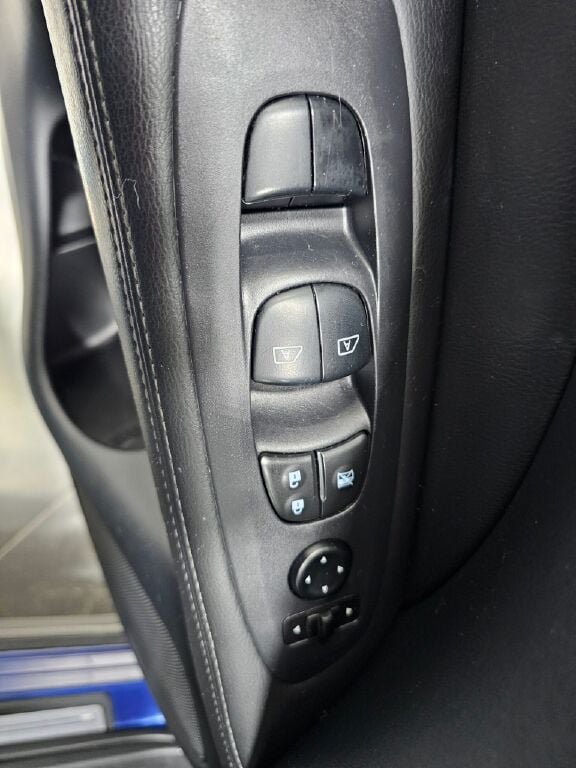 Used 2020 Nissan Pathfinder SL AWD/4WD image 32