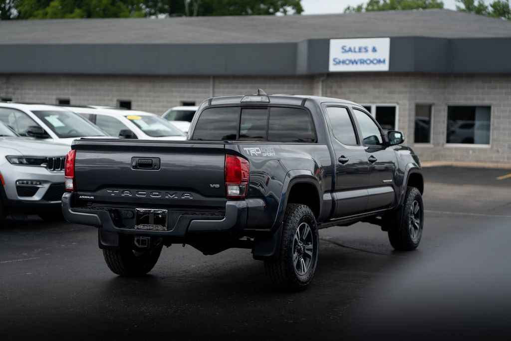 Used 2016 Toyota Tacoma TRD Sport AWD/4WD image 7