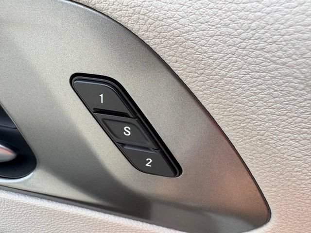 Used 2023 Chrysler Pacifica Touring-L FWD image 24