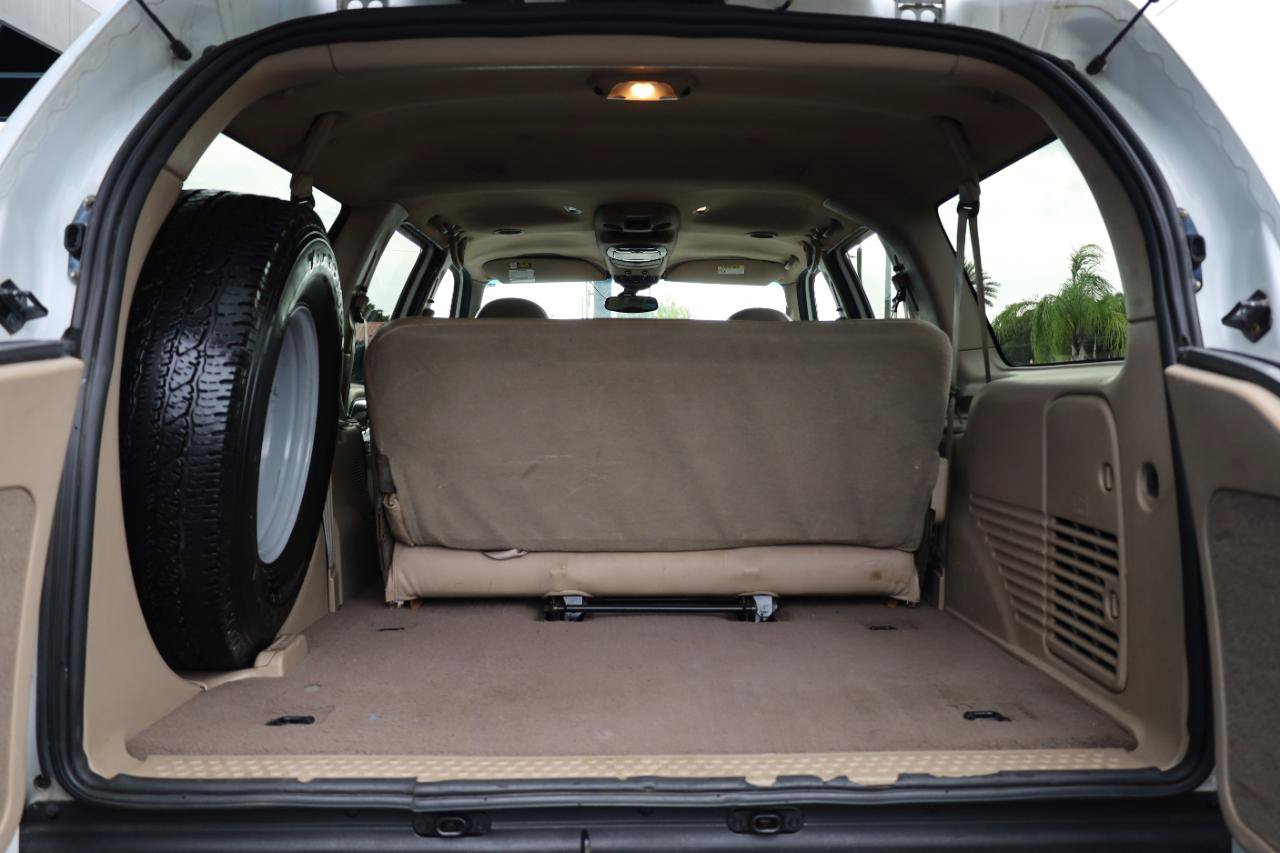Used 2000 Ford Excursion XLT AWD/4WD image 16