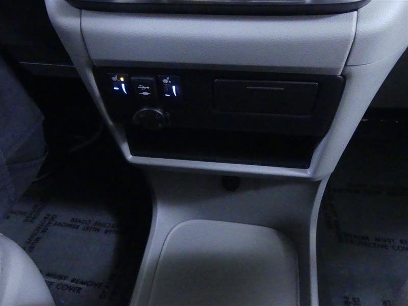 Used 2019 Toyota Sienna XLE w/ XLE Navigation Package image 17