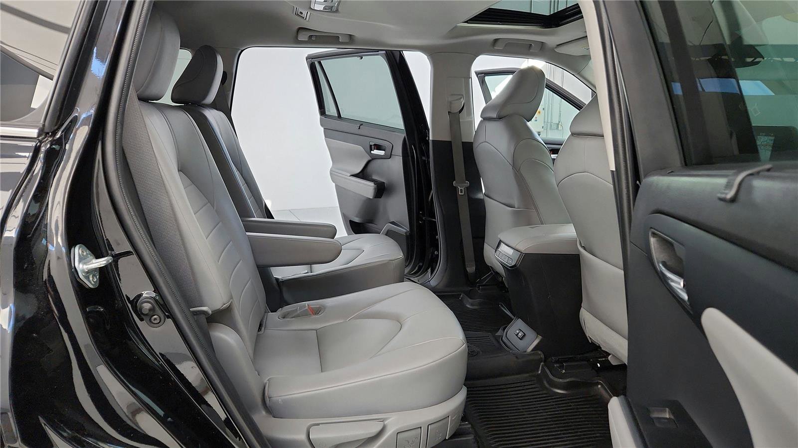 Certified 2022 Toyota Highlander XLE image 30