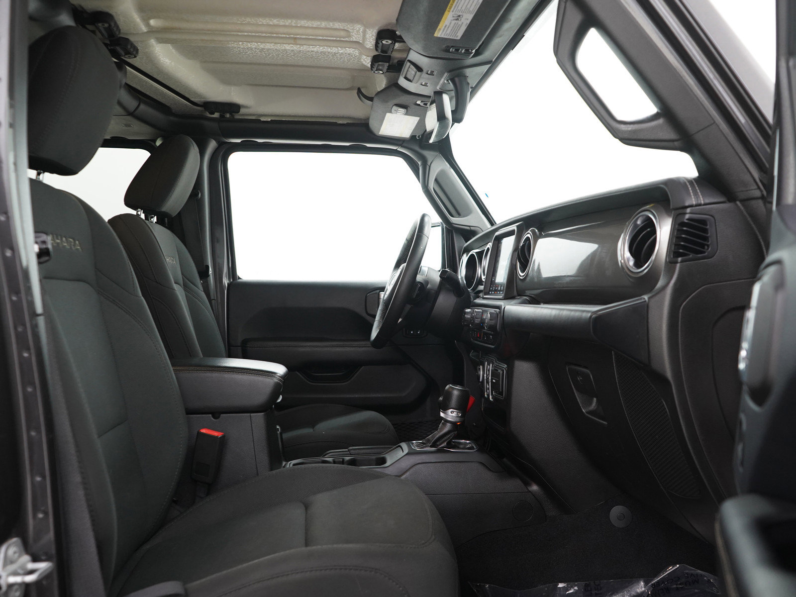 Used 2019 Jeep Wrangler Unlimited Sahara w/ Uconnect 4C Nav & Sound Group AWD/4WD image 11