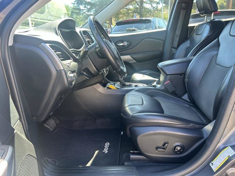 Used 2019 Jeep Cherokee Latitude Plus FWD image 6