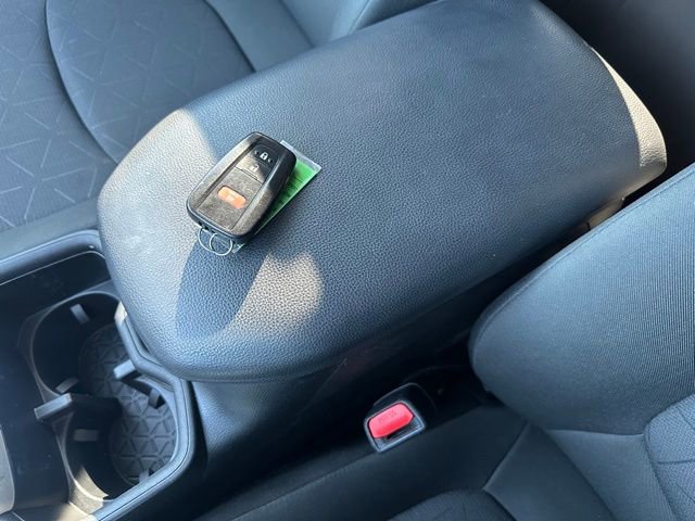 Used 2022 Toyota RAV4 XLE image 20